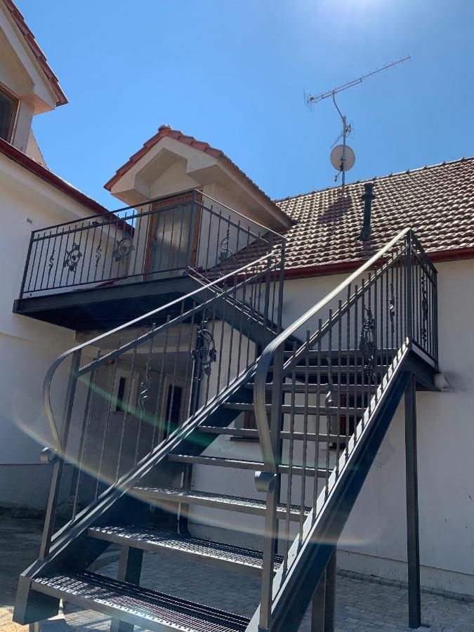 Apartmany In Veritas Mikulov Buitenkant foto