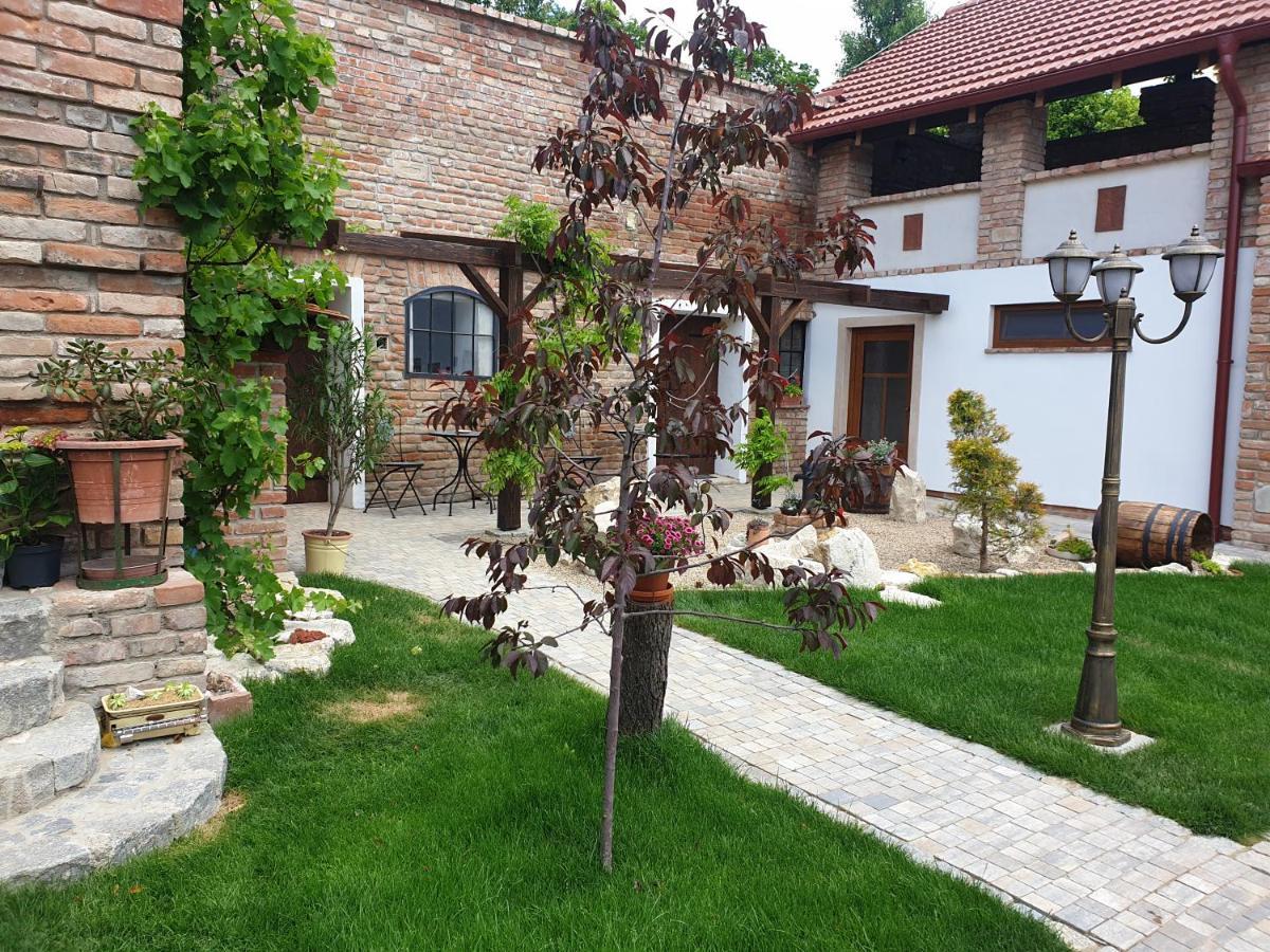 Apartmany In Veritas Mikulov Buitenkant foto