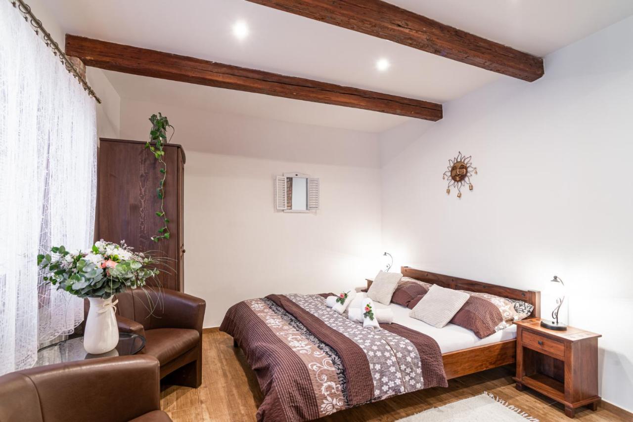 Apartmany In Veritas Mikulov Buitenkant foto