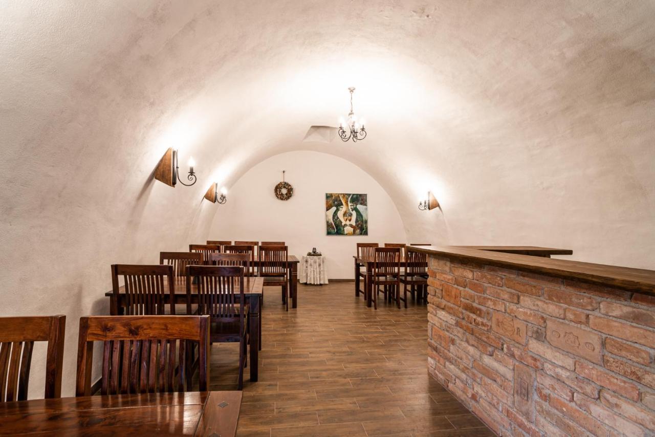 Apartmany In Veritas Mikulov Buitenkant foto