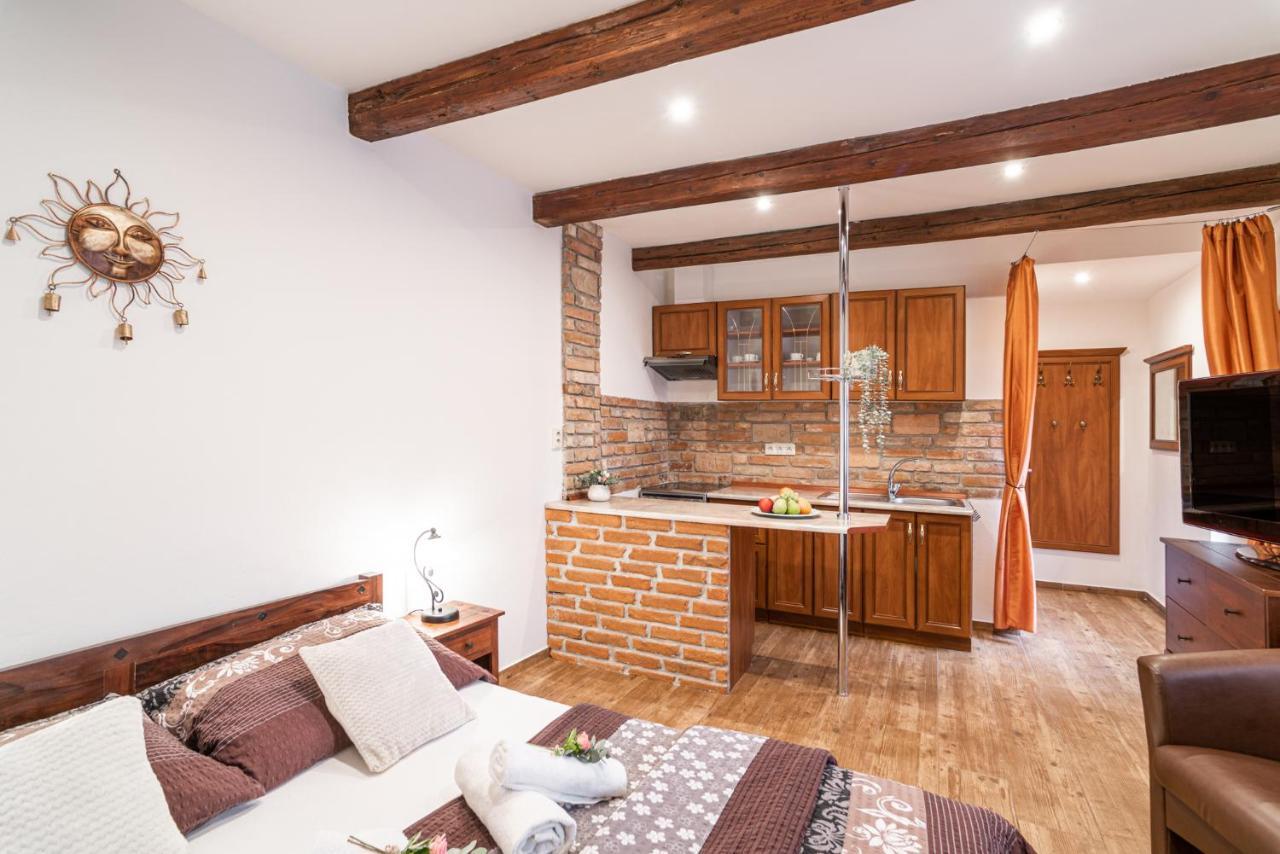 Apartmany In Veritas Mikulov Buitenkant foto